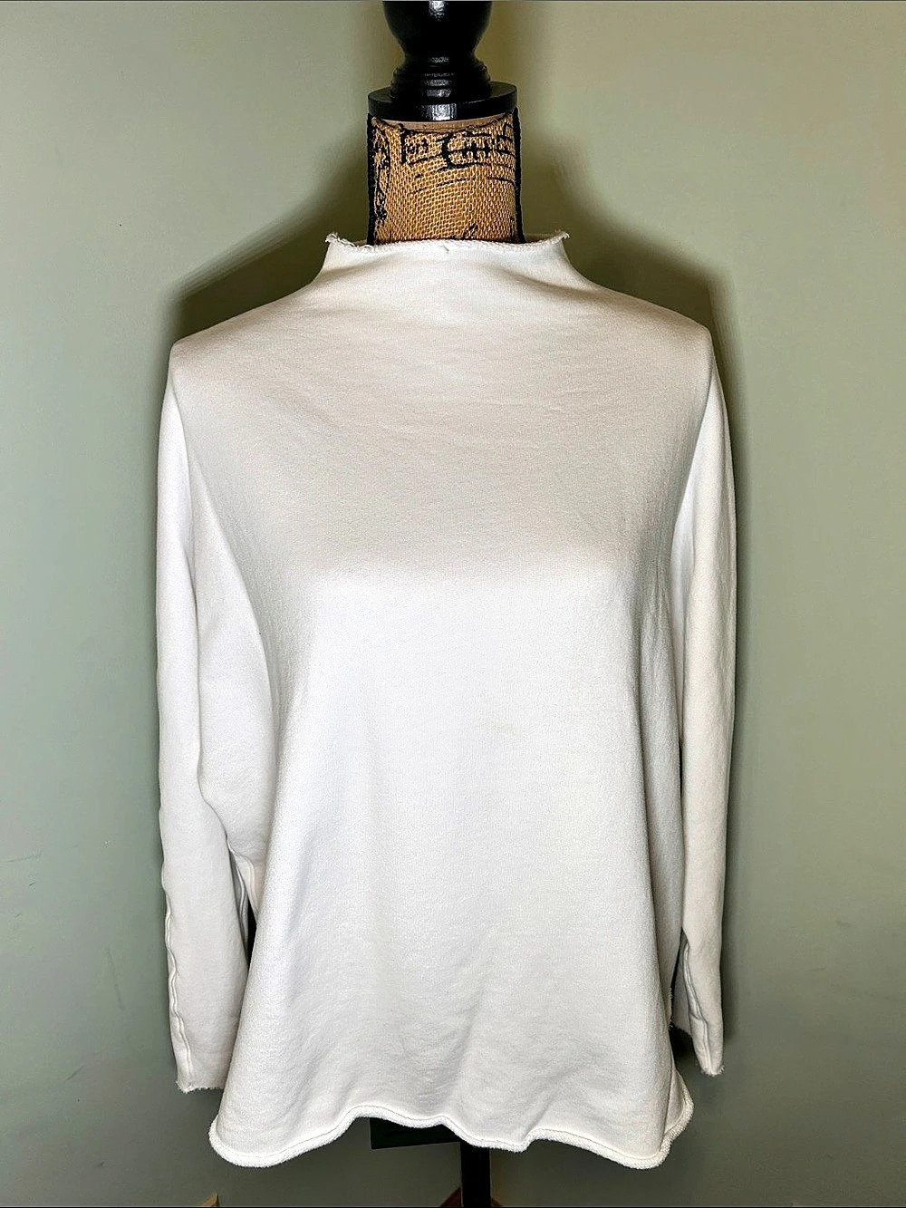 Frank & Eileen Effie Capelet White Long Sleeve Fleece Mock Neck Sweatshirt S